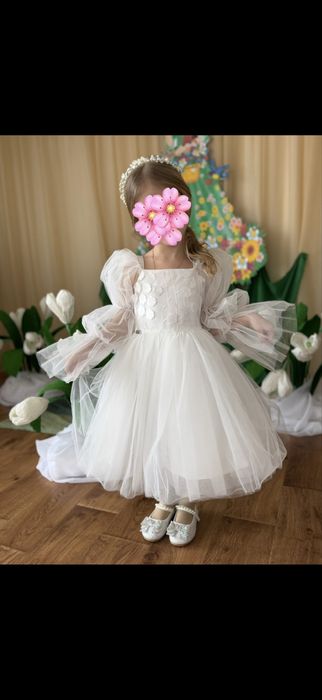 Сукня на випускний, біла сукня з квітами, пишна сукня. Для дівчинки