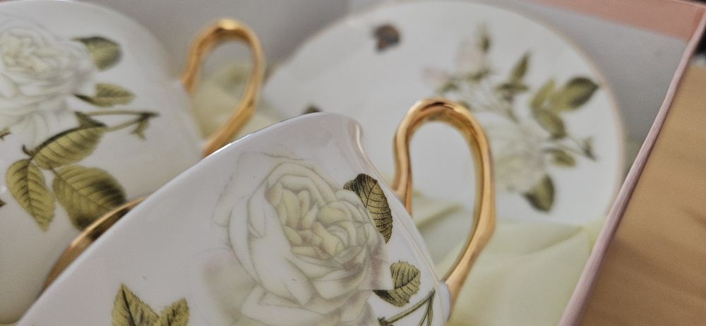 Zestaw 2 filiżanki z talerzykami