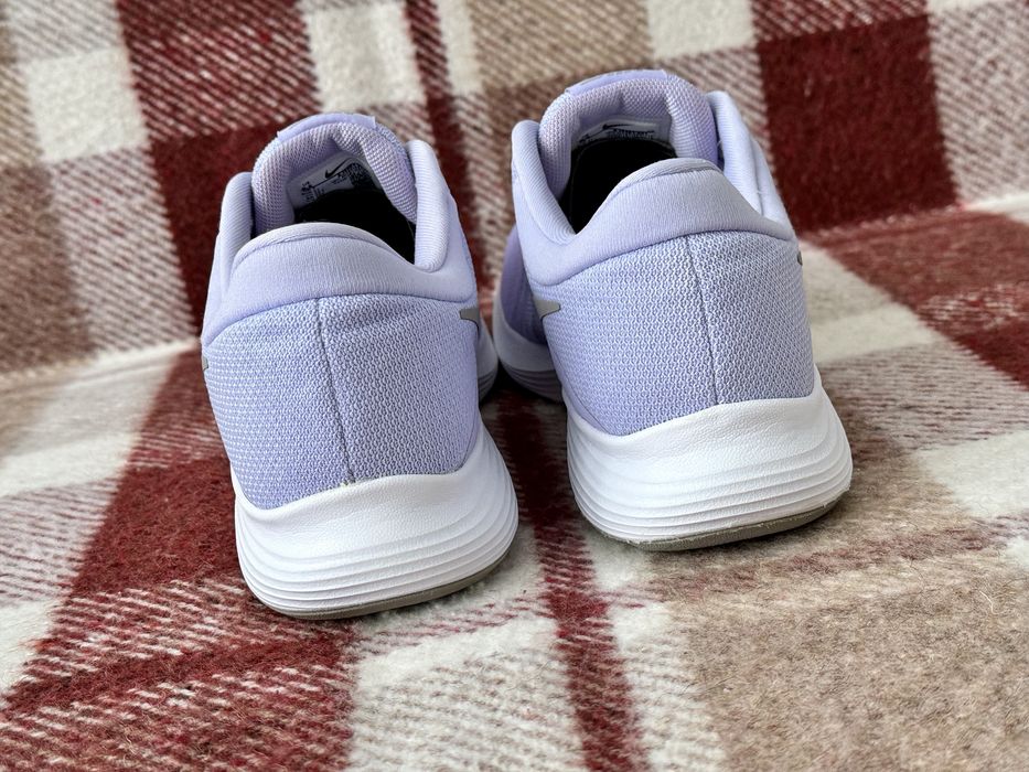 (Оригінал) жіночі кросівки Nike Revolution , розмір 41