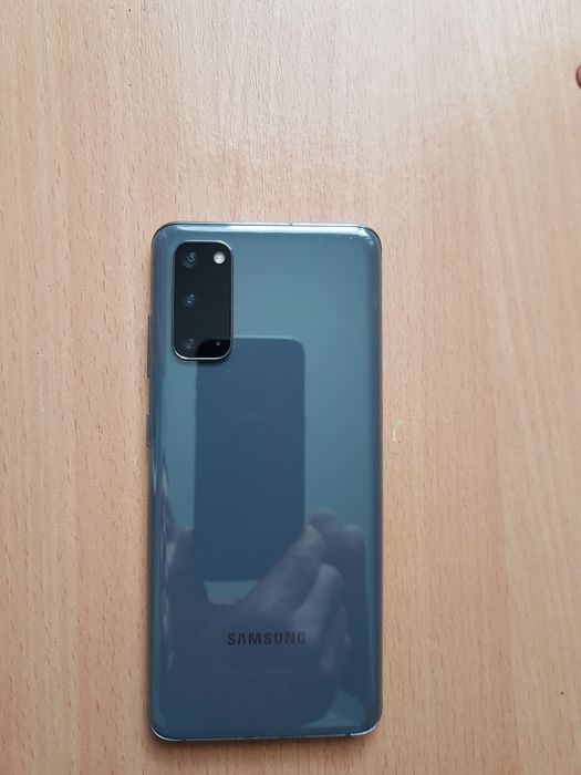 Телефон самсунг s20 DS