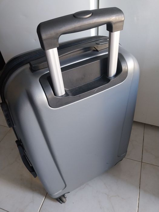 Mala viagem tipo troly 67-40-25 c/ nova