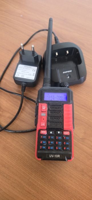 Rádio bidirecional Baofeng UV-10R de banda dupla (VHF/UHF).