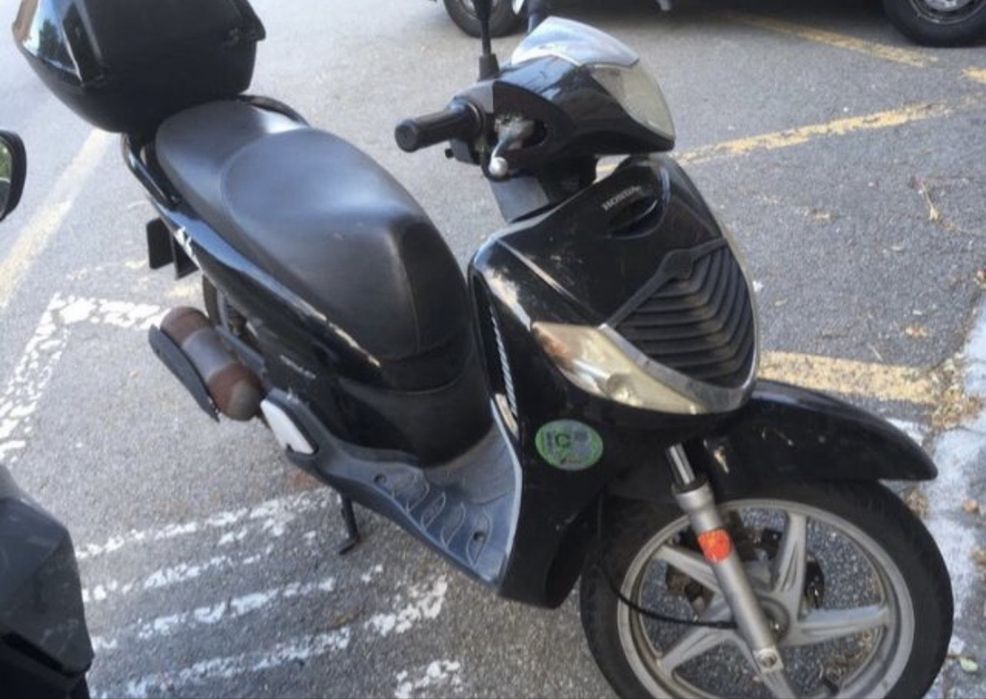 Honda SH 125 preta