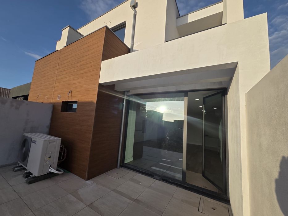 Moradia t4 geminada