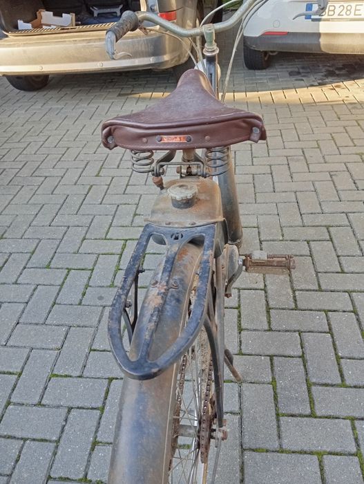 Mobelet  1950 trabalhando