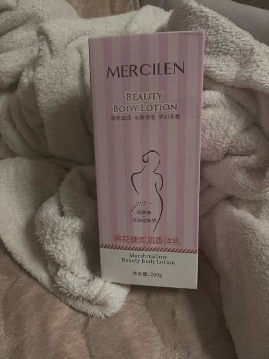Mercilen Beauty Body Lotion, perfumowany balsam do ciała o zapachu pianek marshmallow