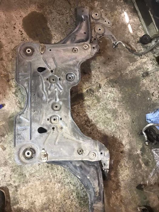 Підрамник балка передня Рено Лагуна 2 01-06р