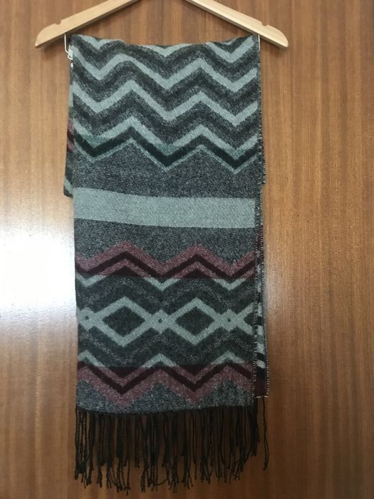 4 Pashminas, 1 com Pérolas e 1 Écharpe. NOVOS