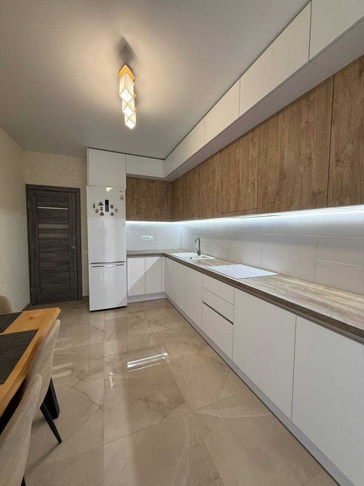 Простора 3-кімнатна квартира в клубному будинку з закритою територією.