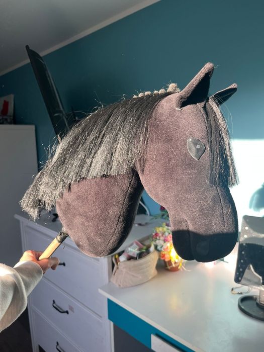 Hobby horse A4 czarny, realistyczna grzywa