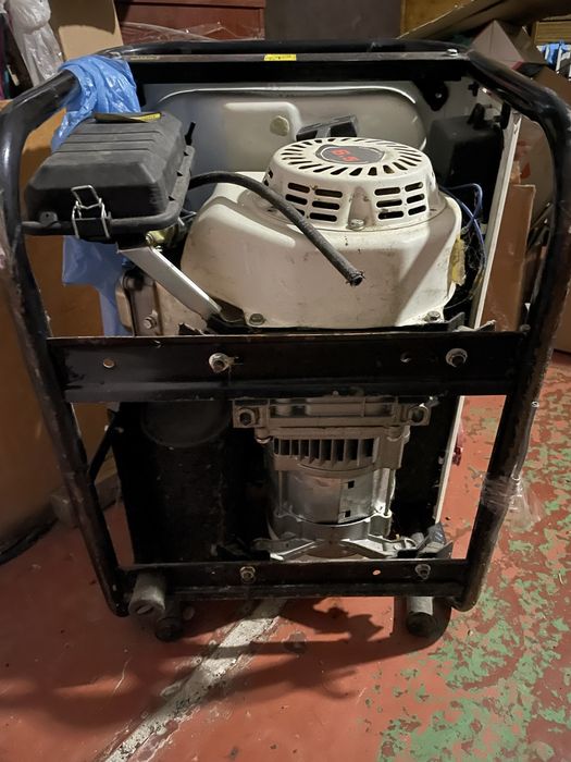 Генератор Stronger KW4500XT рабочий