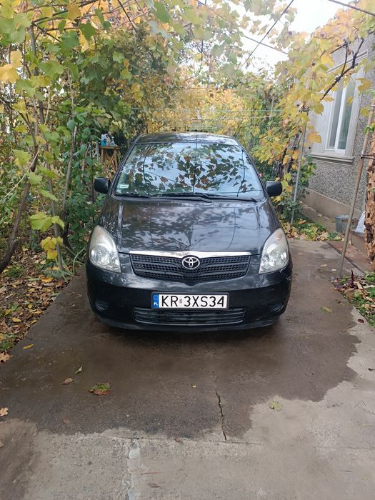 Тойота коррола версо 2002 рік