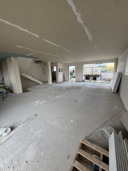 Moderna Moradia T3+1 (3 Pisos) em Construção vendida no estado em que se encontra – Encosta do Mourigo, Famões