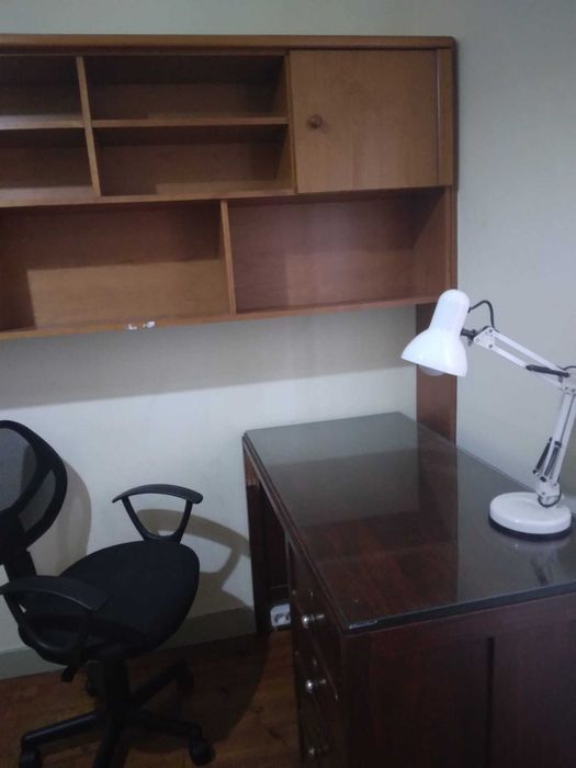Aluga-se quarto a estudante