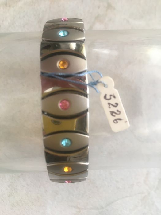 Varias pulseiras novas