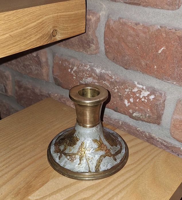 Indyjski mosiężny świecznik emaliowany