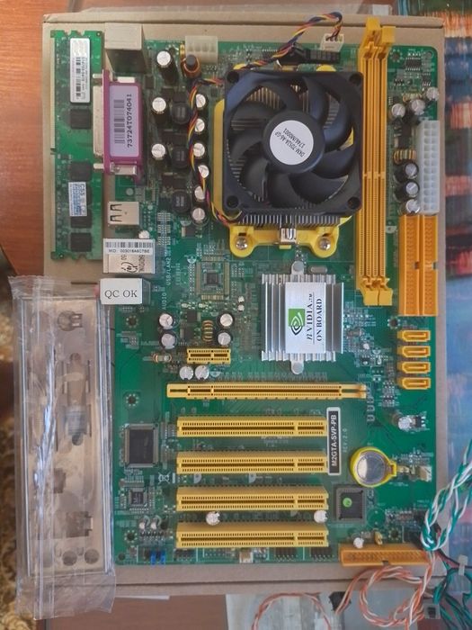 Системная плата с процессором и оперативной памятью