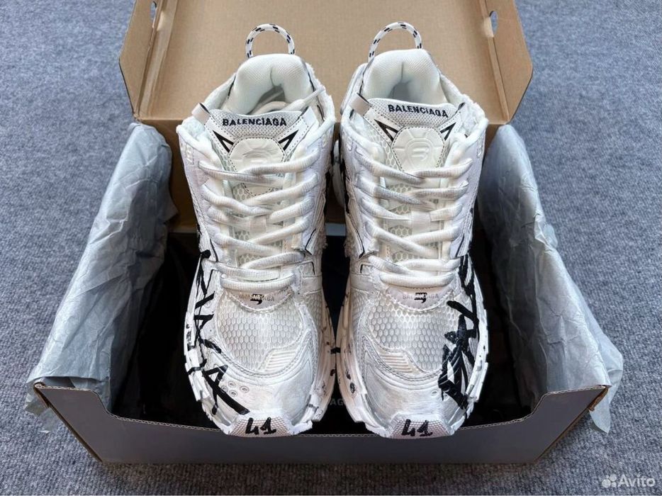 Стильние Кроссовки Balenciaga Runner Graffiti білого кольору
