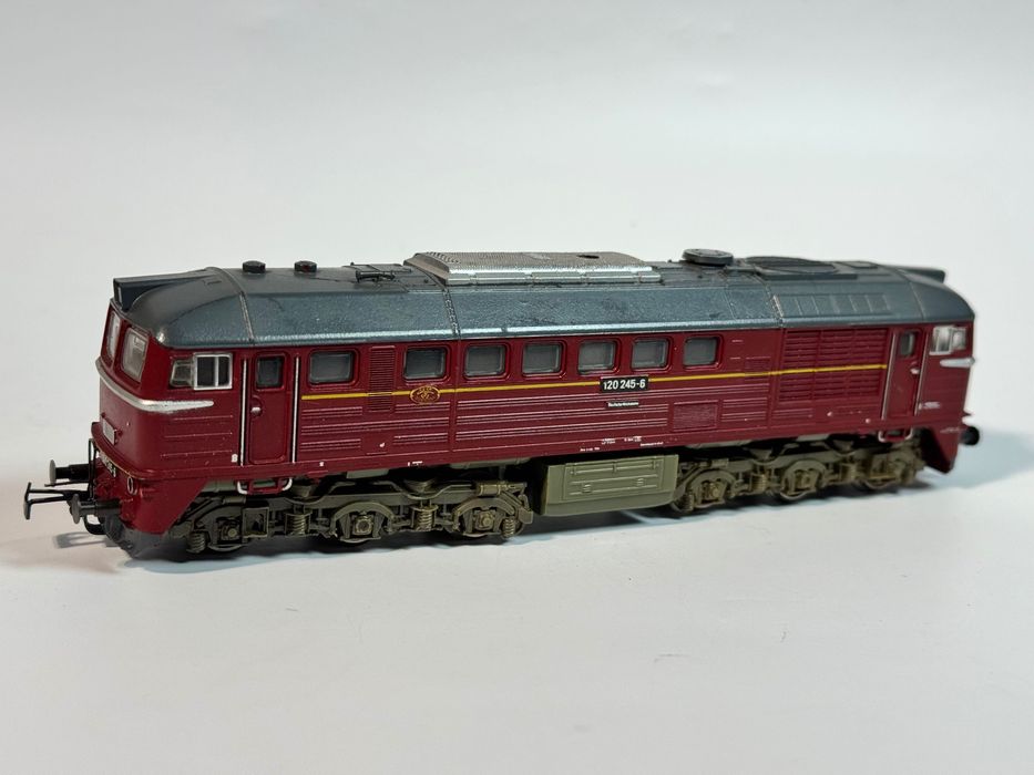 Локомотив PIKO BR 120