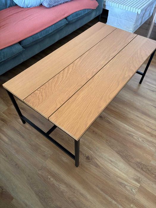 Mesa de centro JYSK Tebstrub em perfeito estado de conservação.