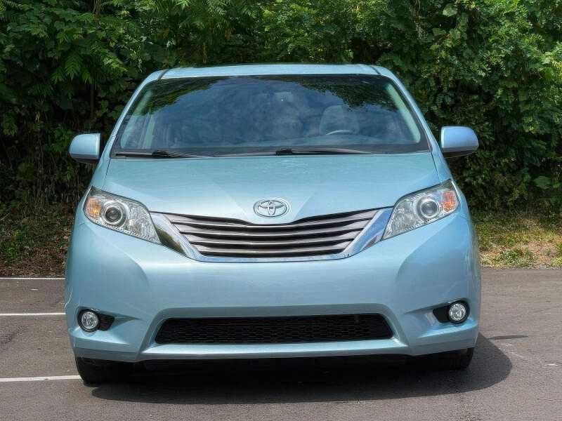 2015 Toyota Sienna XLE Premium 8-Passenger