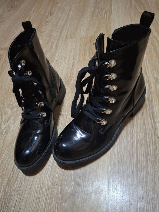 Ботінки  лакові жіночі.