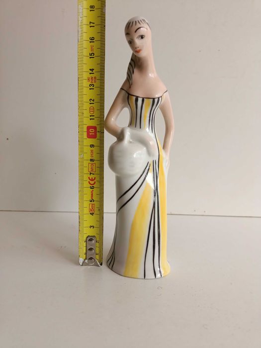 Figurka porcelanowa "grzybiarka" Ćmielów vintage PRL