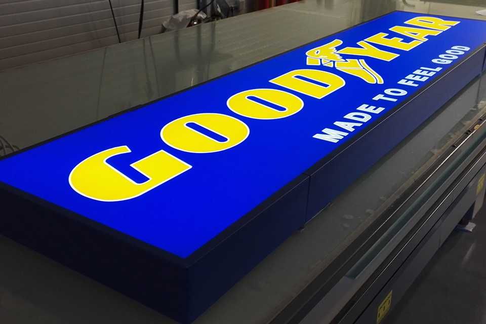 Kaseton Podświetlany Lightbox LED Litery przestrzenne 3D Szyld Pylon