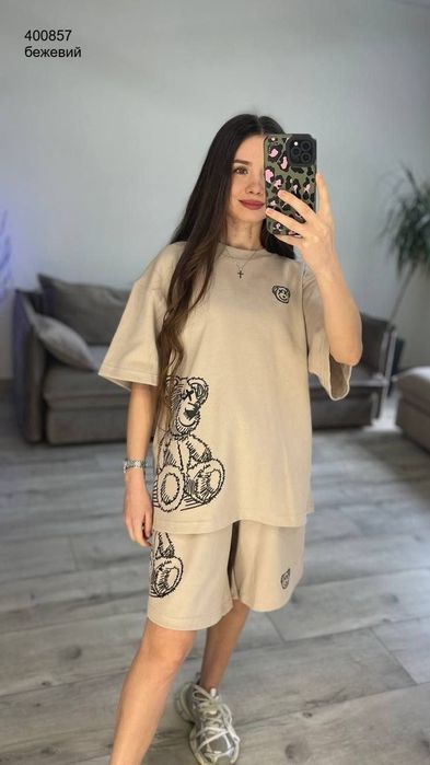 Стильний жіночий костюм