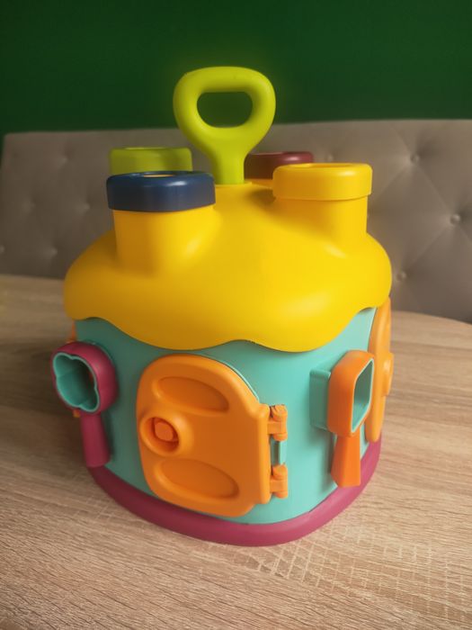 Domek - sorter. Askato odkrywcza chatka z kluczykami