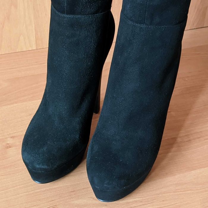 Замшевые ботфорты ELLENKA на платформе