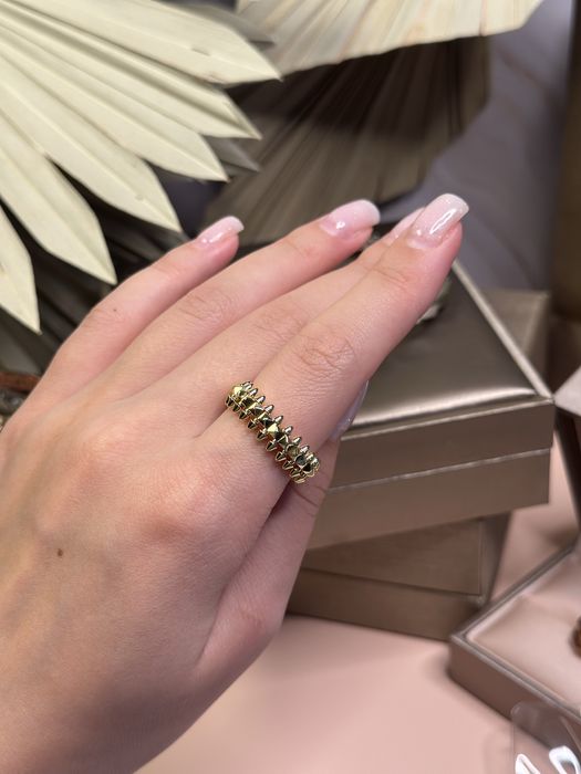 Каблучка клеш кольцо clash cartier