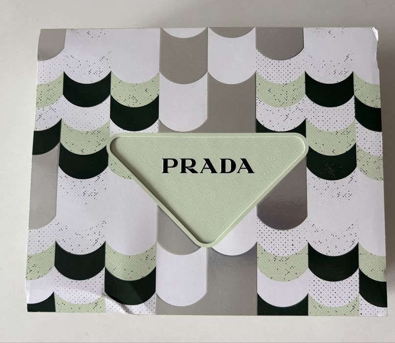 Piękne pudełko po męskim zestawie Prada. Tanio. Warto.