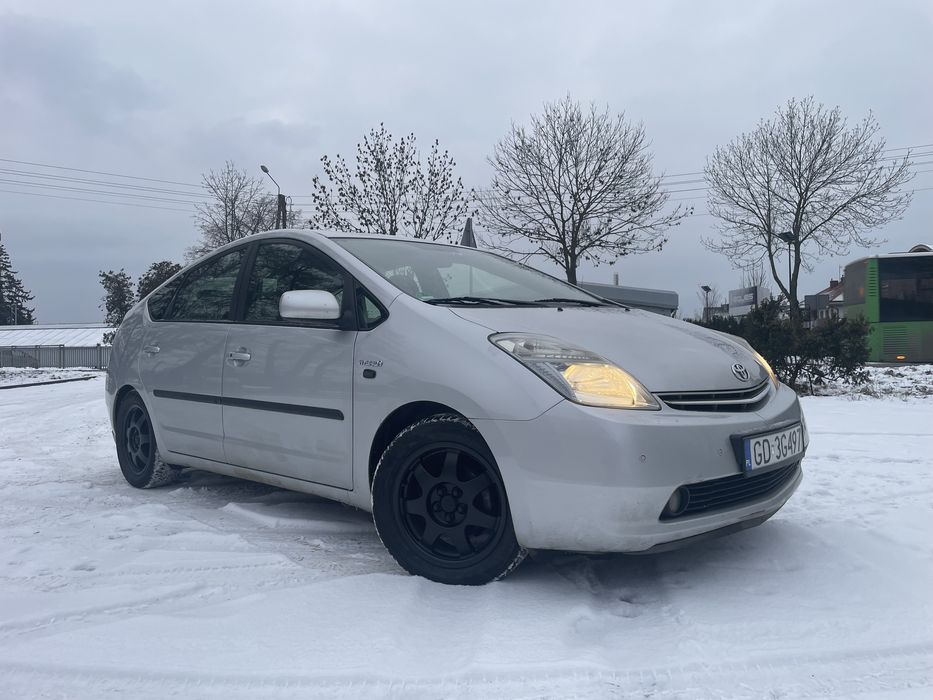 Toyota prius 1.5 hybryda w dobrym stanie