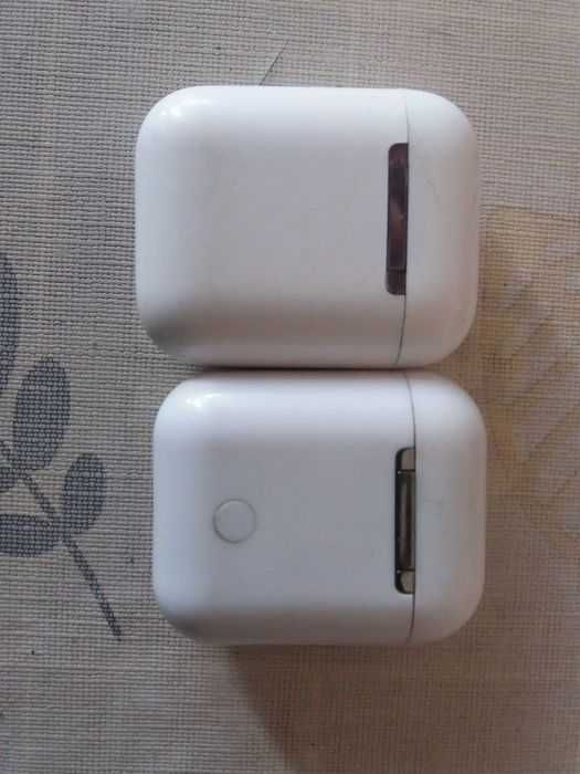 Зарядные кейс для наушников  и наушники