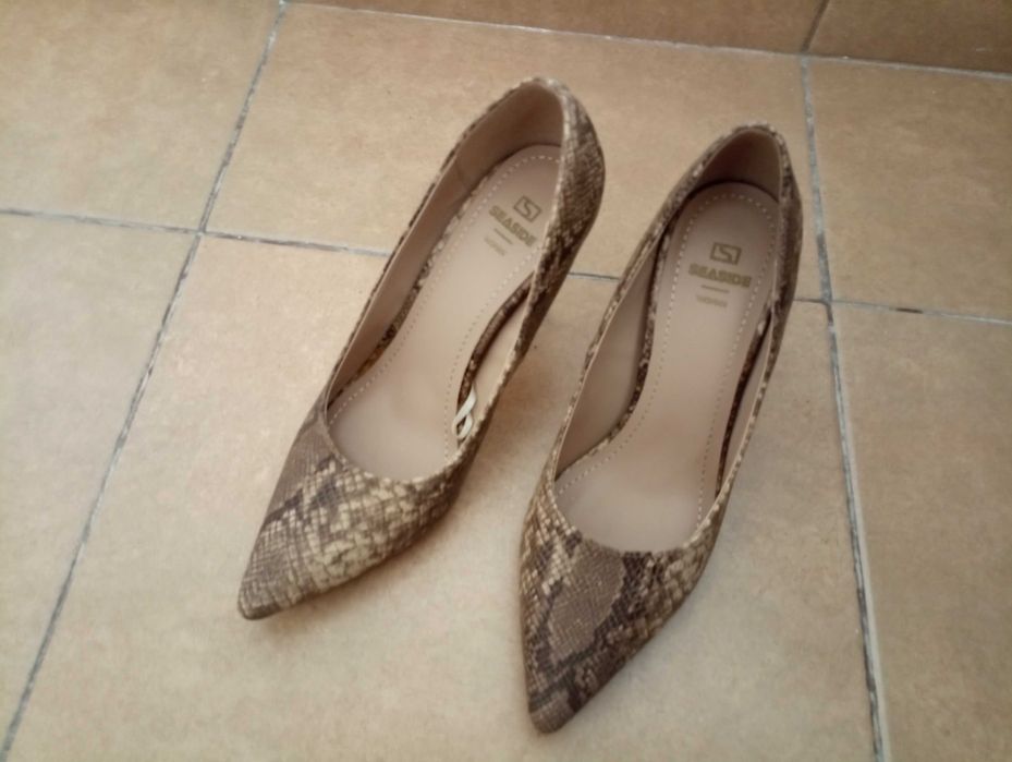 Sapatos Senhora tamanho 35