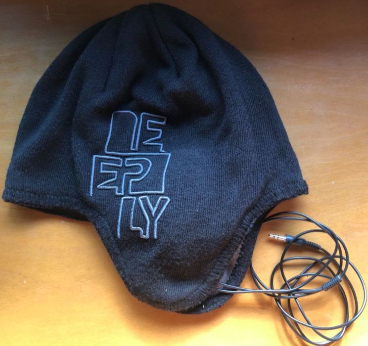 Deeply — Gorro com Headphones (c/fio) Preto - NOVO