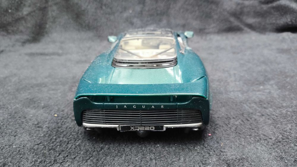 Модель авто 1:18 Jaguar XJ220 green (Maisto made in Thailand)