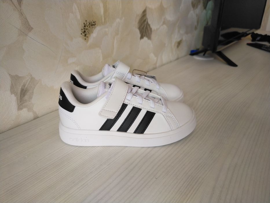 Крассовки кросівки макасіни 28 розмір Adidas Адідас