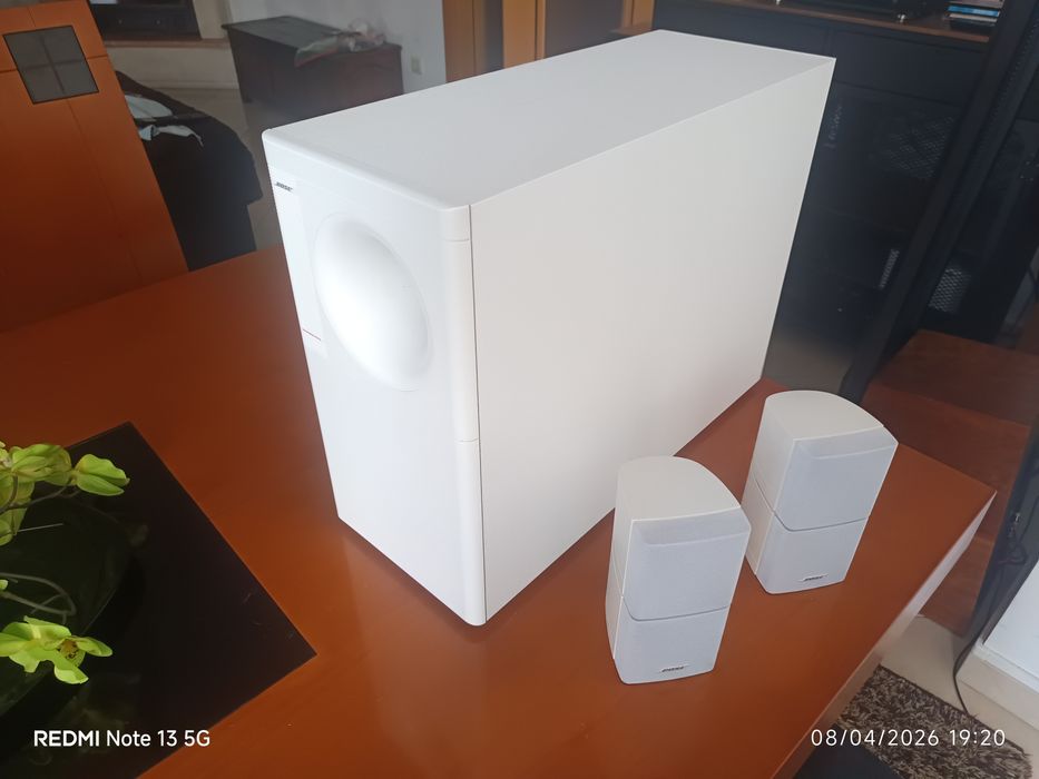 Bose Acoustimass 5 serie III em branco