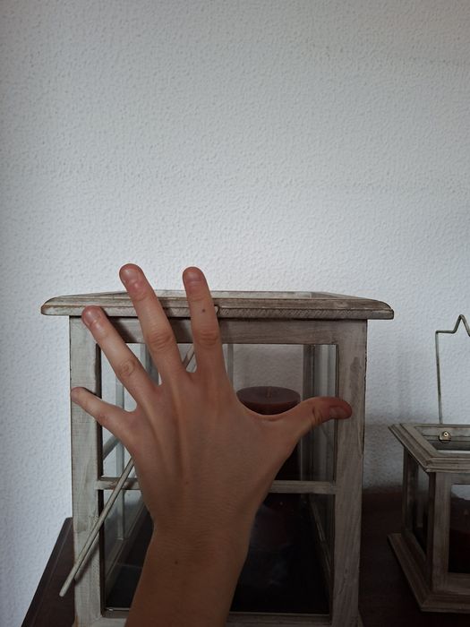 2 lanternins brancos decorativos