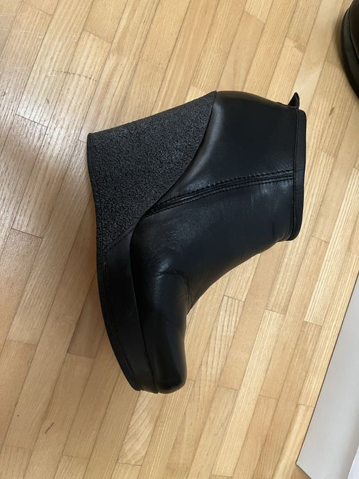 Skórzane  botki na koturnie 37