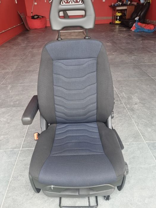 Сидінея водія Iveco Daily