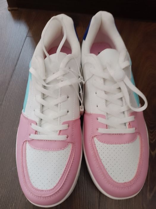 Кроссовки Reserved