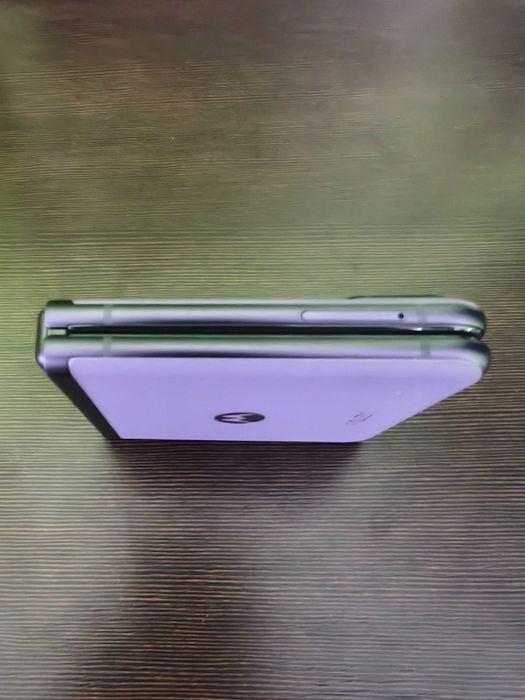 Motorola RAZR 40, bez śladów użytkowania