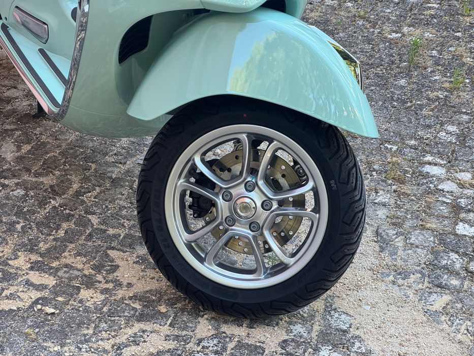 2025 Vespa GTS 125 praticamente nova