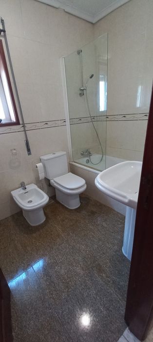 Aluga quarto a estudante