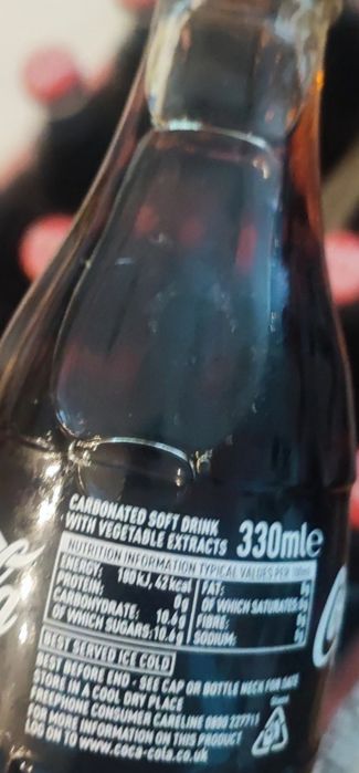 28 butelek coca cola dla kolekcjonera ze skrzynka