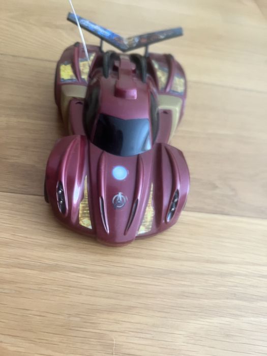 Carrinho telecomandado do homem de ferro