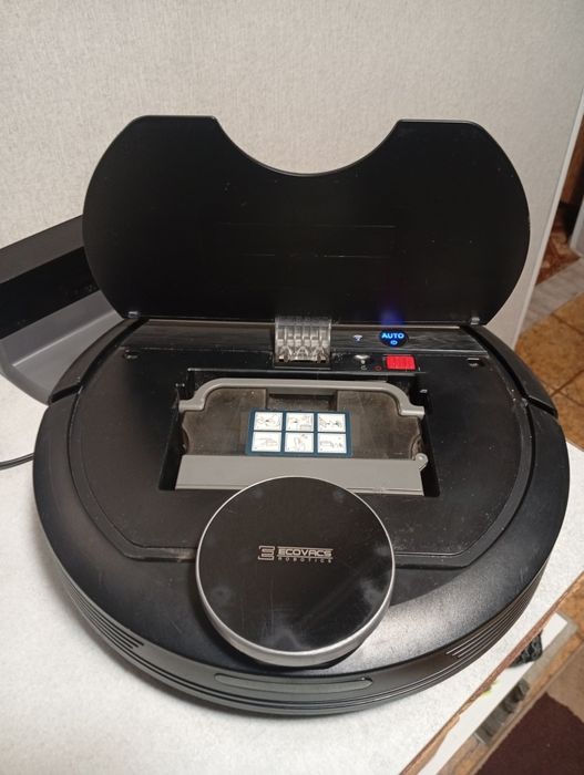 Робот пилосос Ecovacs Deebot 900